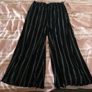 Size S Carly Jean Los Angeles Carmen Pants